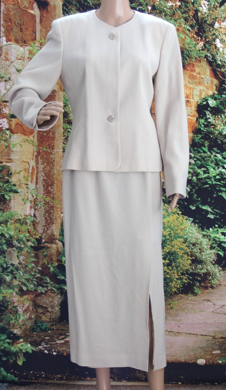 Vintage Jones New York Beige 2 Piece Skirt Suit size 10